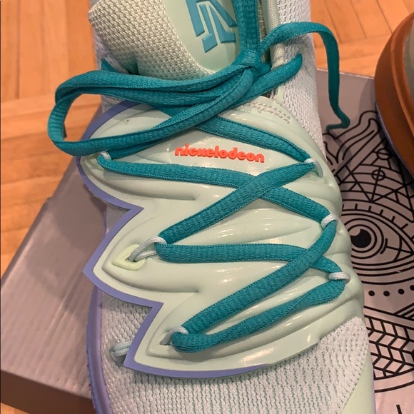kyrie 5 squidward size 8